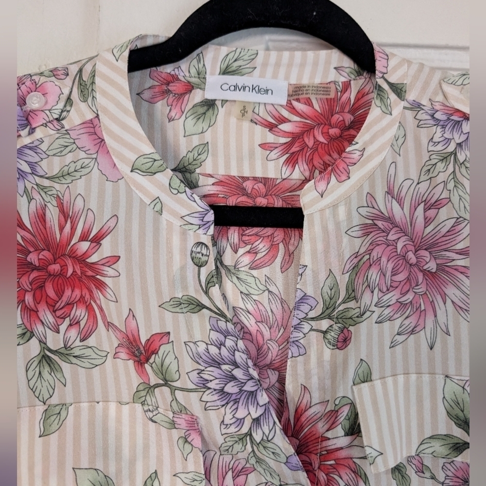 Calvin Klein flowery shirt - Picture 3 of 5